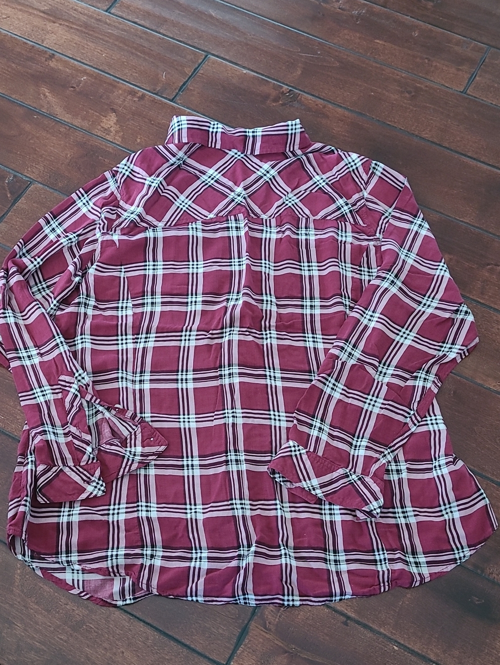 Torrid Plaid Button-Up Shirt in Burgundy and White Size 2 (2x) - Picture 8 of 8
